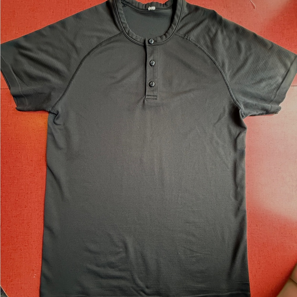 lululemon Men's Short Sleeve Black 3-Button Henley Size S